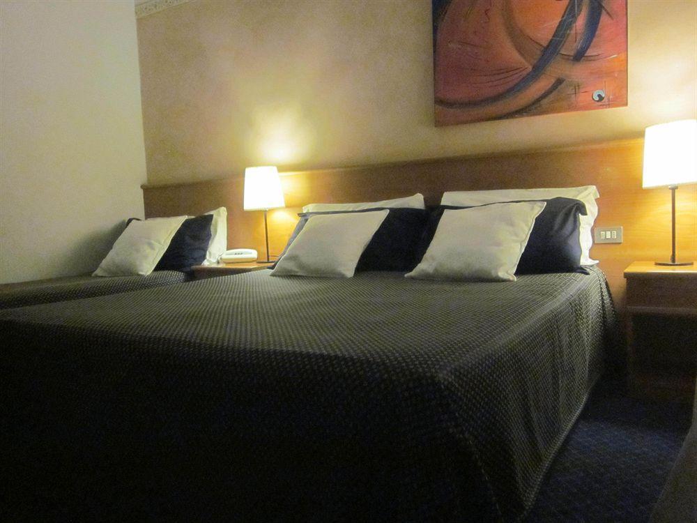 Hotel Marina Торри-дель-Бенако Экстерьер фото